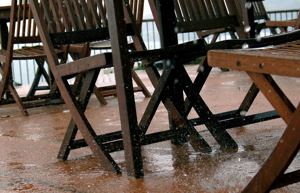 Can outdoor furniture get wet?